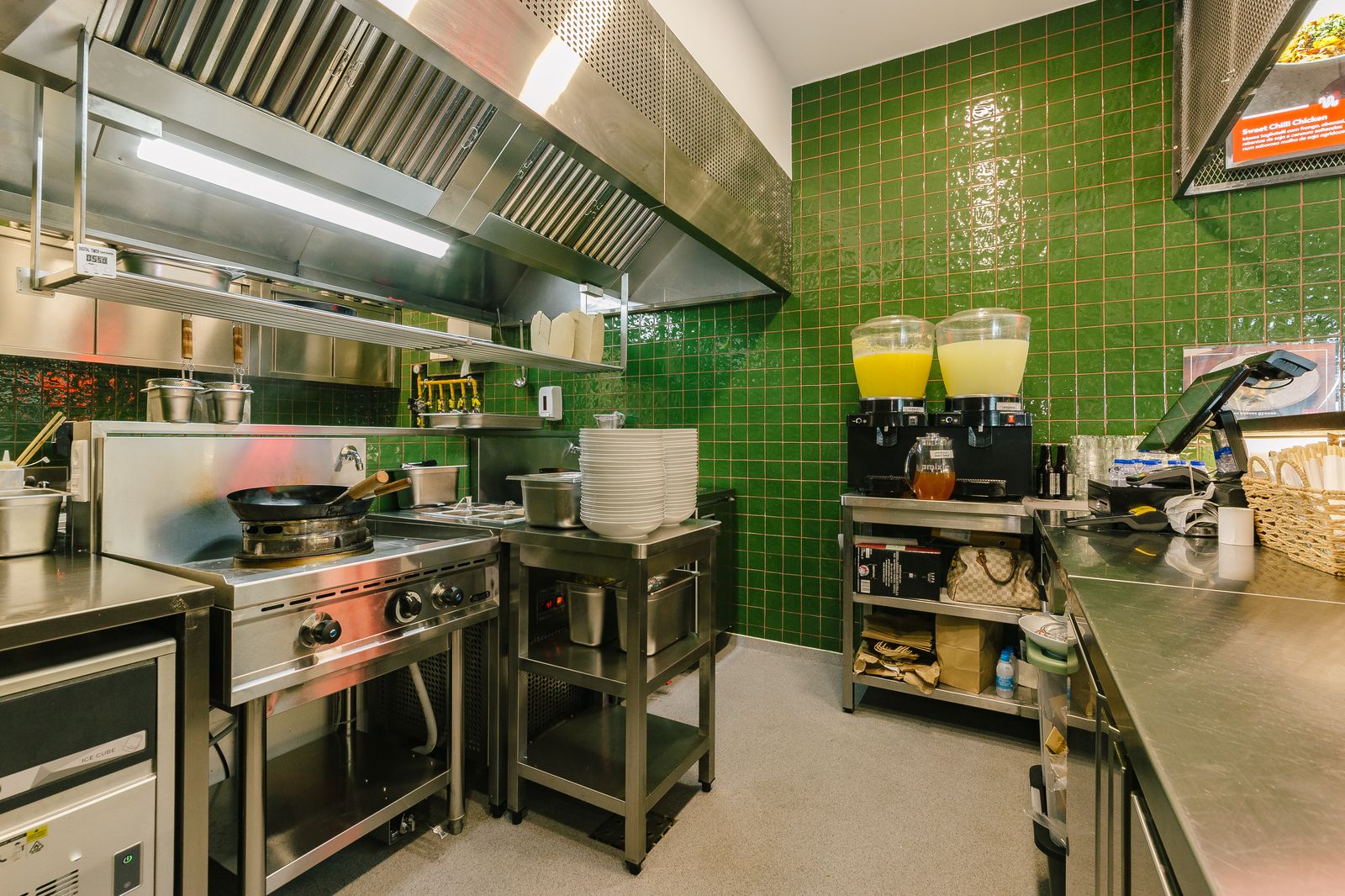 NOOD Setúbal — fit-out de cafetaria em espaço comercial de Setúbal